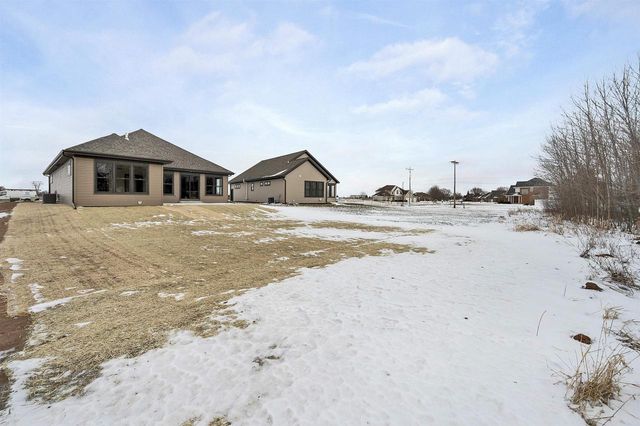 1617 N HONEYSUCKLE CIRCLE, De Pere, WI 54115