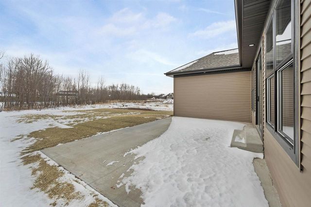 1617 N HONEYSUCKLE CIRCLE, De Pere, WI 54115