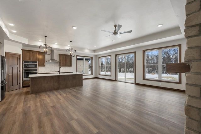 1617 N HONEYSUCKLE CIRCLE, De Pere, WI 54115