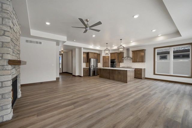 1617 N HONEYSUCKLE CIRCLE, De Pere, WI 54115