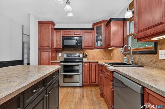18 Rockridge Terrace, Prospect, CT 06712
