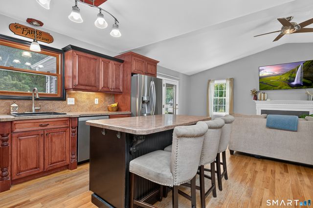 18 Rockridge Terrace, Prospect, CT 06712