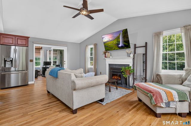 18 Rockridge Terrace, Prospect, CT 06712