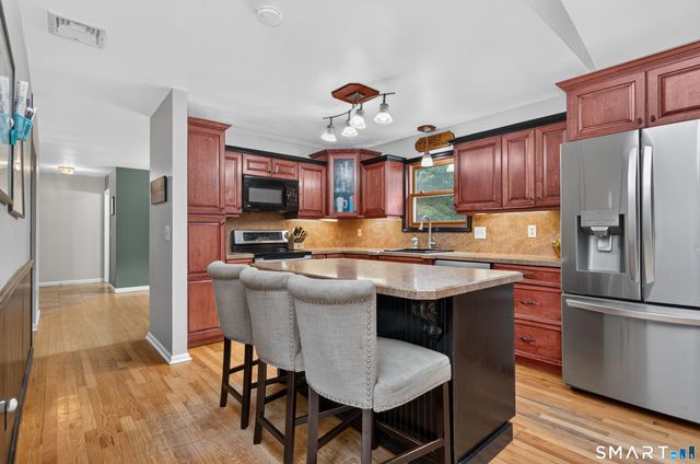 18 Rockridge Terrace, Prospect, CT 06712