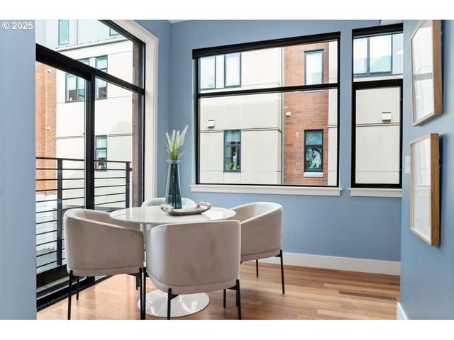 1622 Nw RIVERSCAPE St, Portland, OR 97209