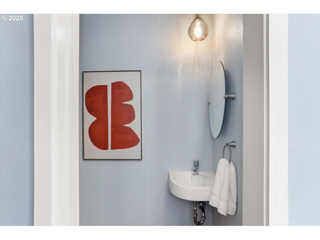 1622 Nw RIVERSCAPE St, Portland, OR 97209