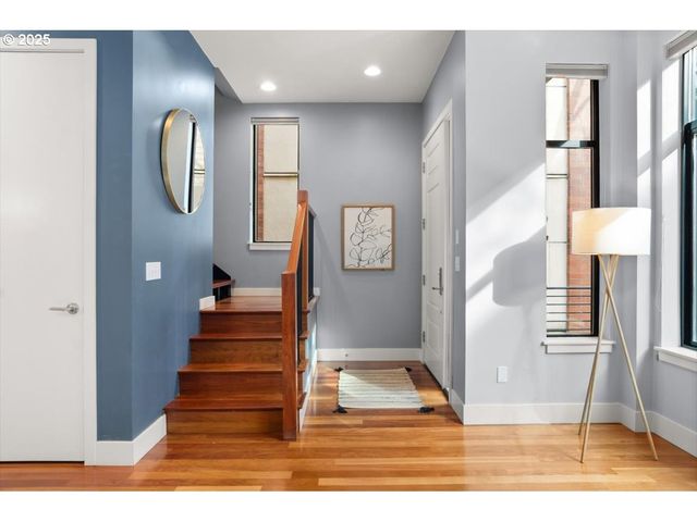 1622 Nw RIVERSCAPE St, Portland, OR 97209