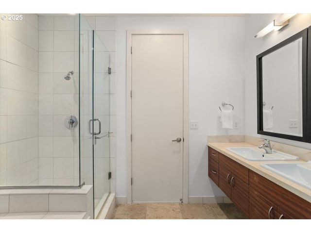 1622 Nw RIVERSCAPE St, Portland, OR 97209