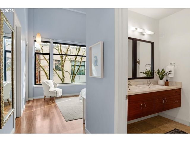 1622 Nw RIVERSCAPE St, Portland, OR 97209