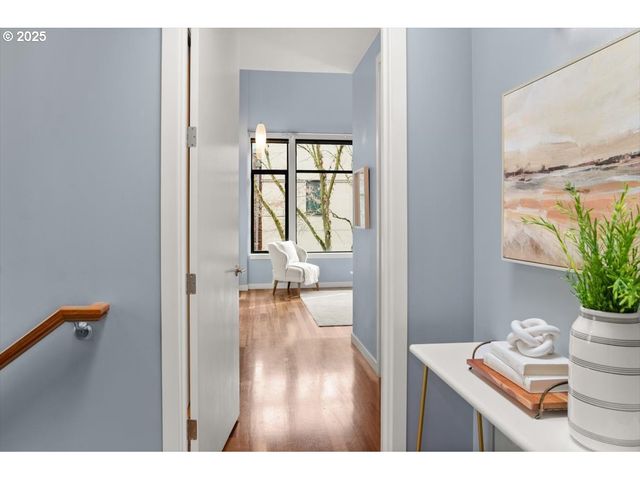 1622 Nw RIVERSCAPE St, Portland, OR 97209