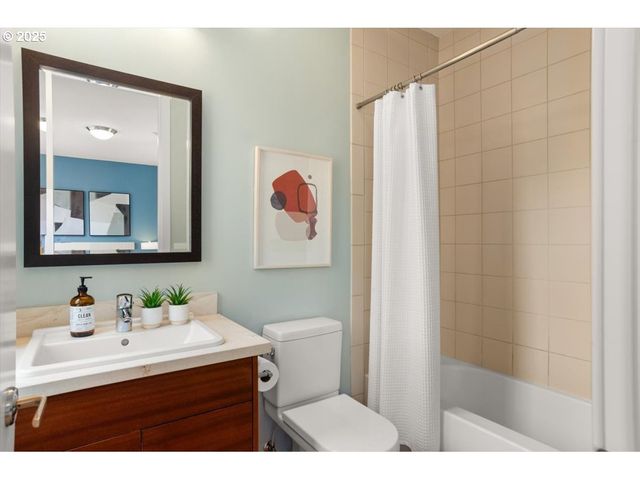 1622 Nw RIVERSCAPE St, Portland, OR 97209