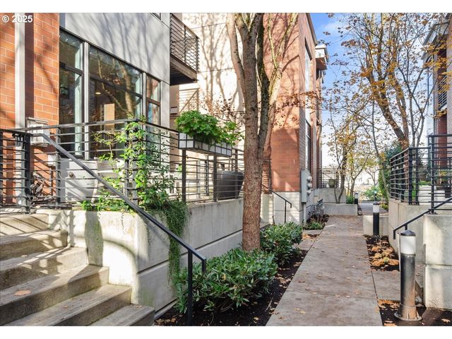 1622 Nw RIVERSCAPE St, Portland, OR 97209