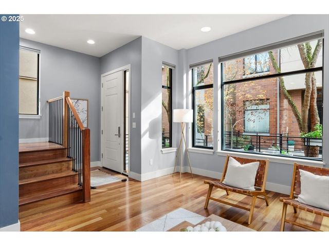 1622 Nw RIVERSCAPE St, Portland, OR 97209