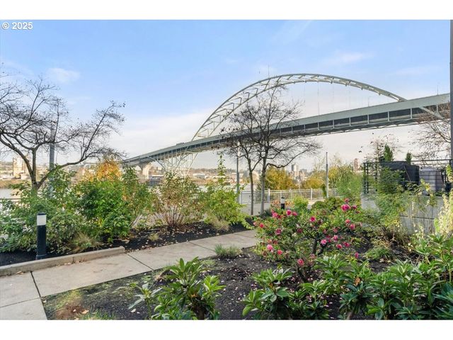 1622 Nw RIVERSCAPE St, Portland, OR 97209