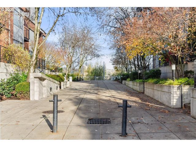 1622 Nw RIVERSCAPE St, Portland, OR 97209