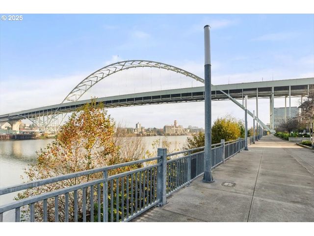 1622 Nw RIVERSCAPE St, Portland, OR 97209