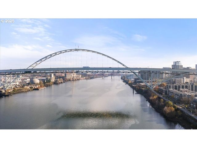 1622 Nw RIVERSCAPE St, Portland, OR 97209