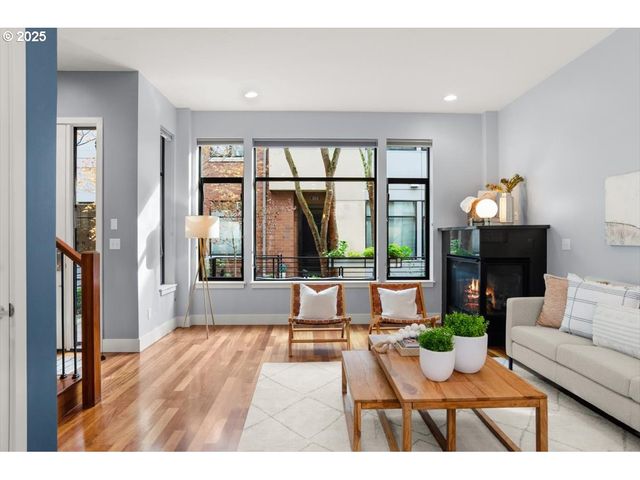 1622 Nw RIVERSCAPE St, Portland, OR 97209