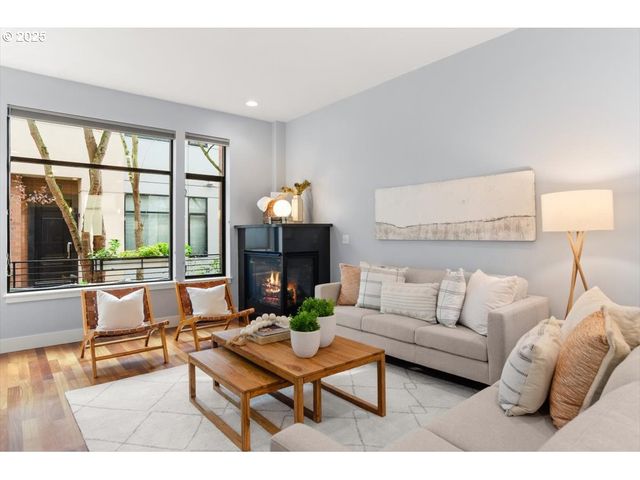 1622 Nw RIVERSCAPE St, Portland, OR 97209