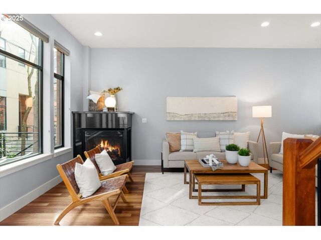 1622 Nw RIVERSCAPE St, Portland, OR 97209