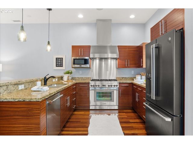 1622 Nw RIVERSCAPE St, Portland, OR 97209