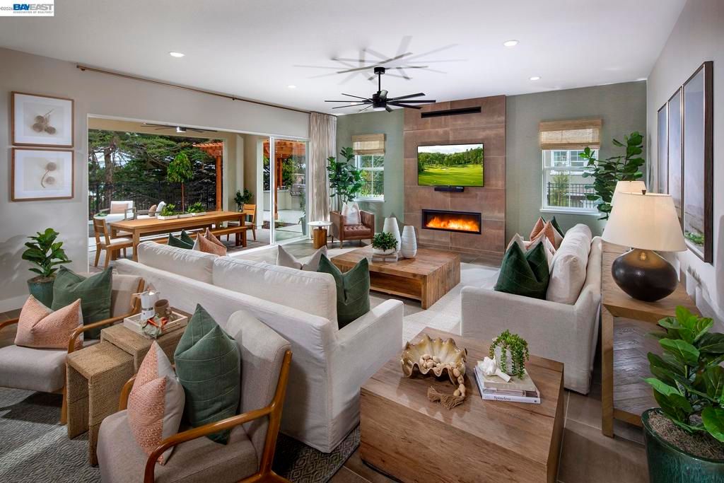 Image 2 of property listing at 1654 Fairway Dr, Seaside, CA 93955