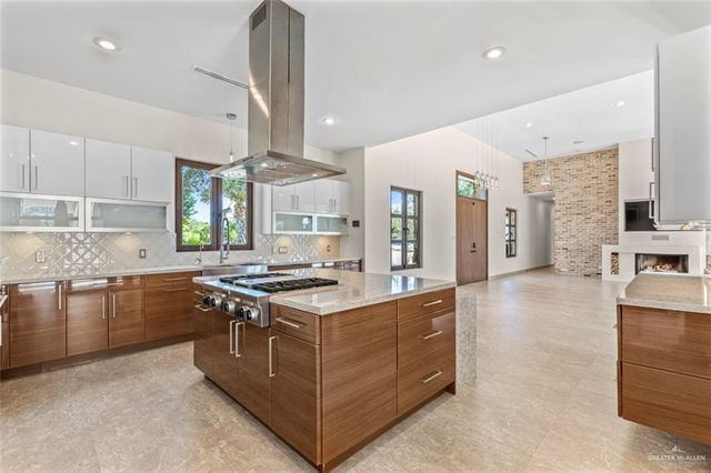 1425 Encanto Service Road, Weslaco, TX 78596