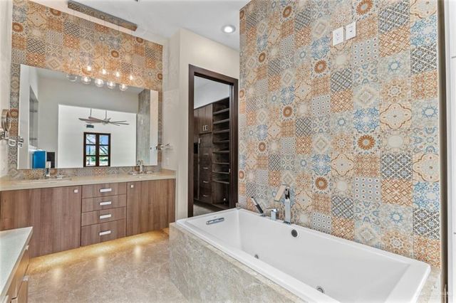 1425 Encanto Service Road, Weslaco, TX 78596