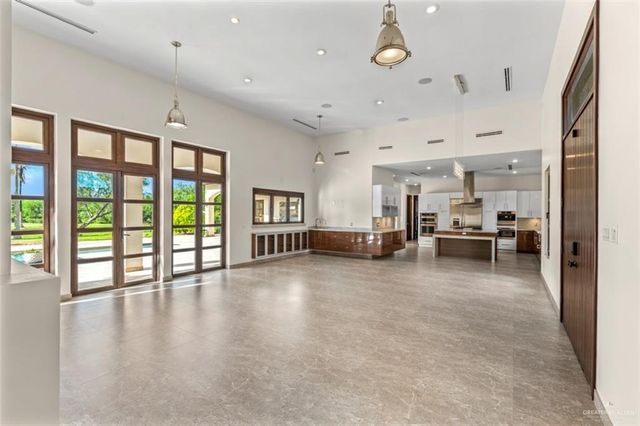 1425 Encanto Service Road, Weslaco, TX 78596