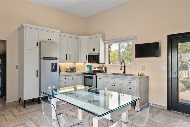 1425 Encanto Service Road, Weslaco, TX 78596