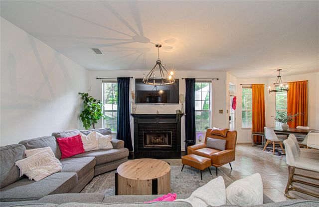47 W Tallowberry Drive, The Woodlands, TX 77381