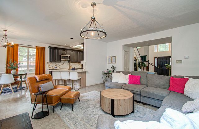 47 W Tallowberry Drive, The Woodlands, TX 77381