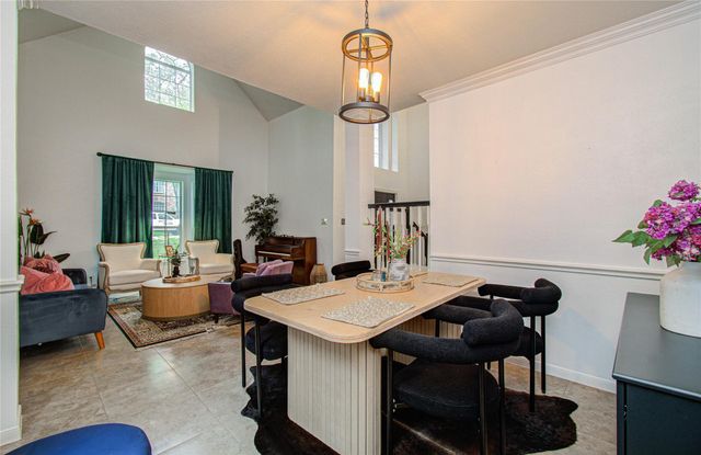 47 W Tallowberry Drive, The Woodlands, TX 77381