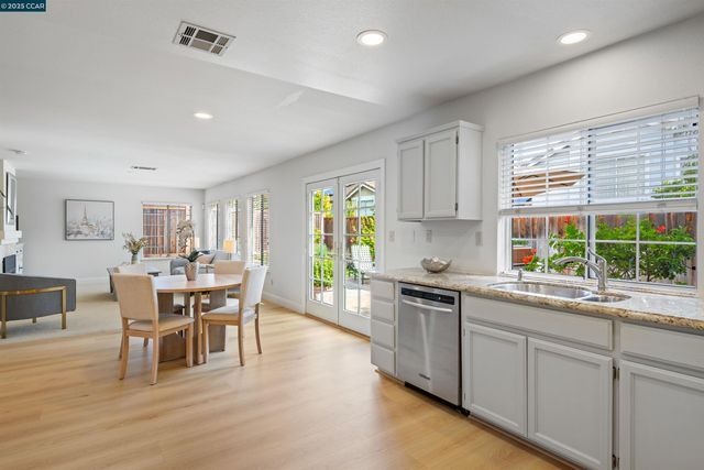 321 Liveoak Ct, Martinez, CA 94553