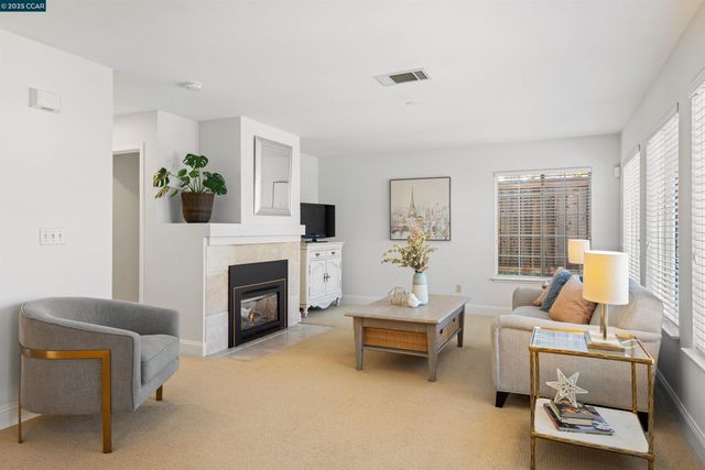 321 Liveoak Ct, Martinez, CA 94553