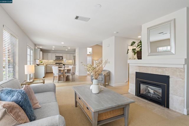 321 Liveoak Ct, Martinez, CA 94553