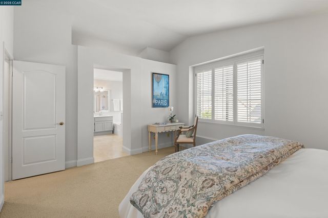 321 Liveoak Ct, Martinez, CA 94553