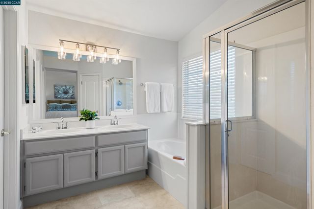 321 Liveoak Ct, Martinez, CA 94553