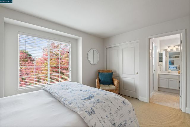 321 Liveoak Ct, Martinez, CA 94553