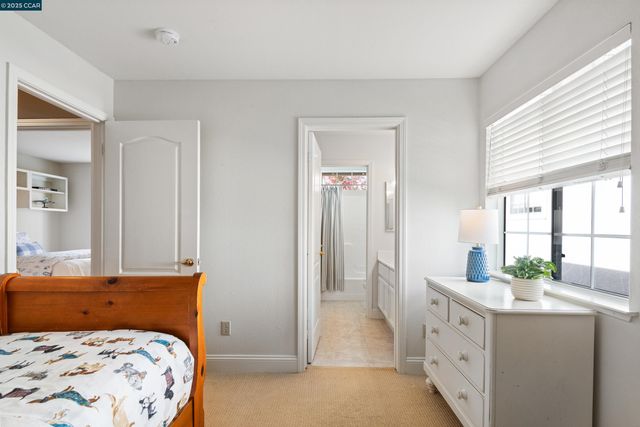 321 Liveoak Ct, Martinez, CA 94553