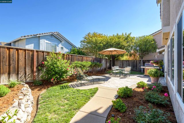 321 Liveoak Ct, Martinez, CA 94553