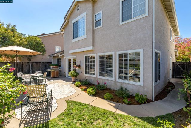 321 Liveoak Ct, Martinez, CA 94553