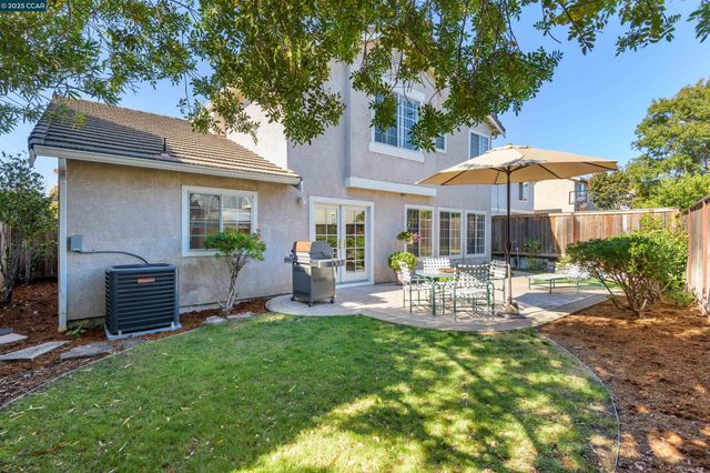 321 Liveoak Ct, Martinez, CA 94553