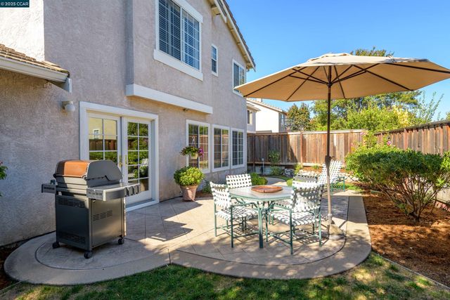 321 Liveoak Ct, Martinez, CA 94553