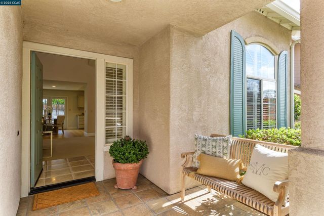 321 Liveoak Ct, Martinez, CA 94553