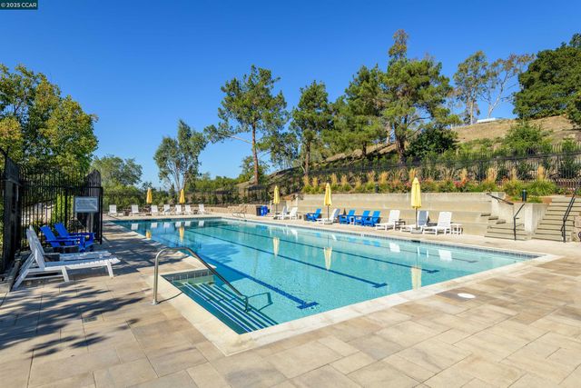 321 Liveoak Ct, Martinez, CA 94553