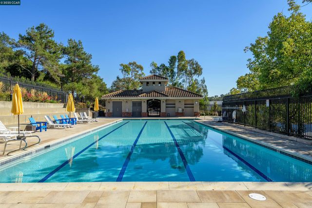 321 Liveoak Ct, Martinez, CA 94553