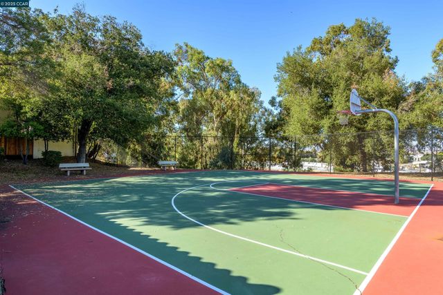 321 Liveoak Ct, Martinez, CA 94553