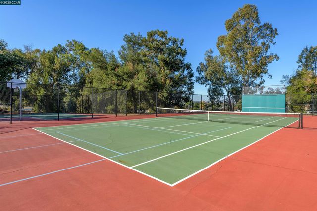 321 Liveoak Ct, Martinez, CA 94553