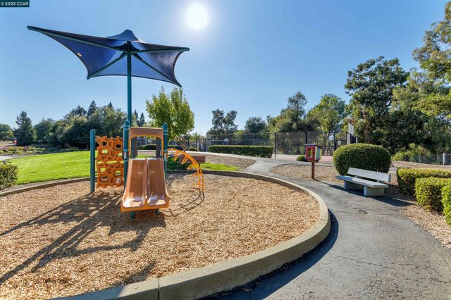 321 Liveoak Ct, Martinez, CA 94553